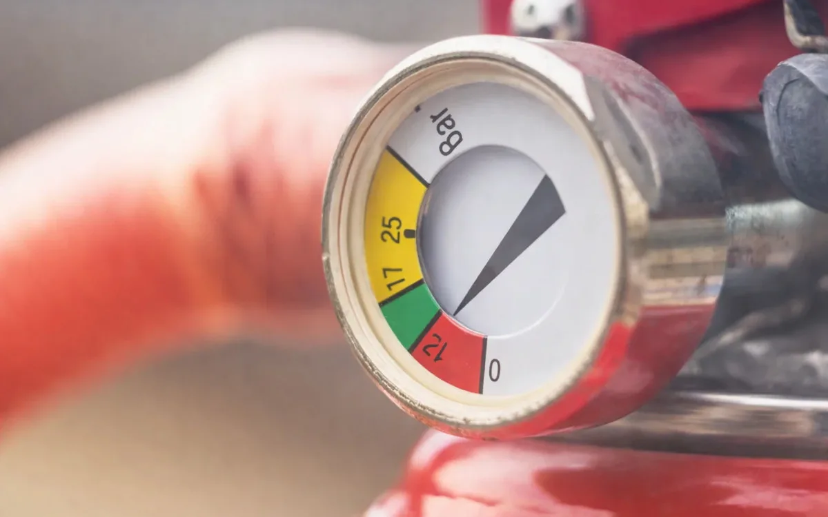 cách xem đồng hồ bình chữa cháy